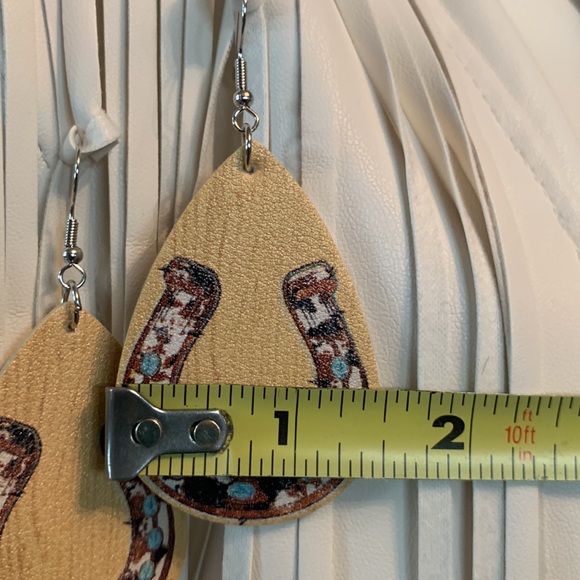 Horseshoe Leather Earrings - Picture 3 of 4